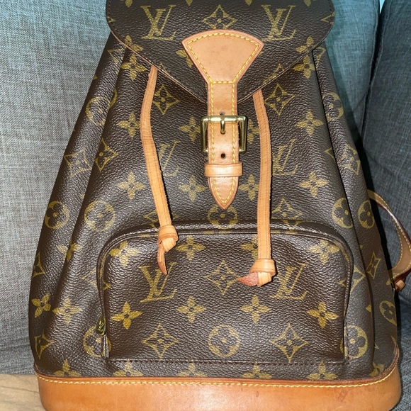 ✨Louis Vuitton Montsouris MM Vintage Backpack✨ - Picture 2 of 16